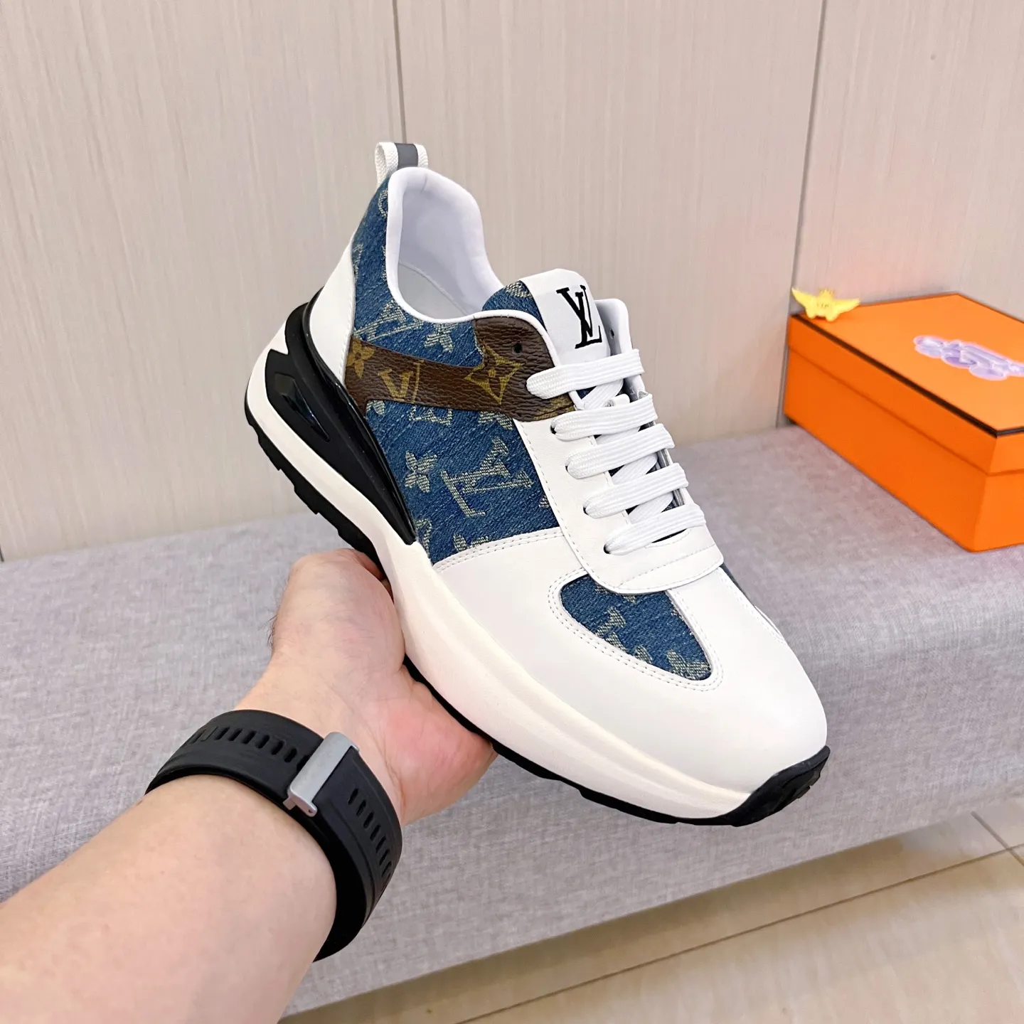 🚘🚘Factory batch 460 men's shoes💰[LV]🔥Louis Vuitton high-end men's shoes brand official website 1:1 latest masterpiece: the upper is made of Italian imported first-layer cowhide with a comfortable and breathable lining➕original non-slip and wear-resistant outsole🔥, making walking more convenient and comfortable! An exclusive new model, a stunning work, a beautiful 1:1 replica [color] compared to the official quality! Create a fashionable personality to set off your uniqueness! A must-have for trendy men! Classic 🔥Size: 38-44 Color: 🔥 2⃣️colors available🔥.